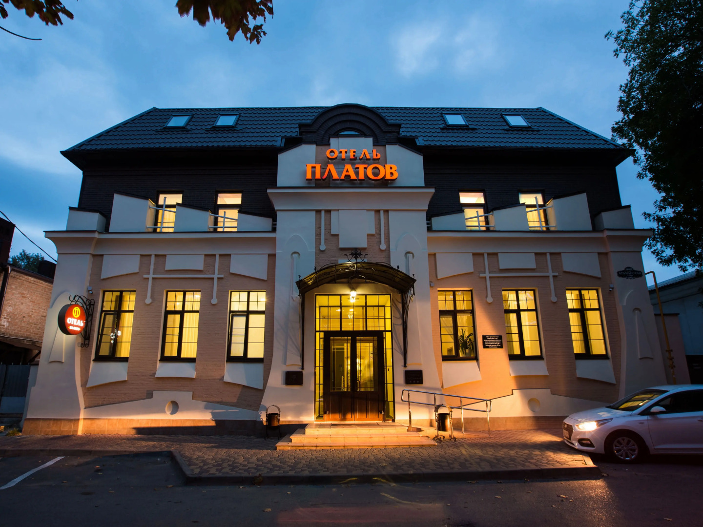 Отель Платов