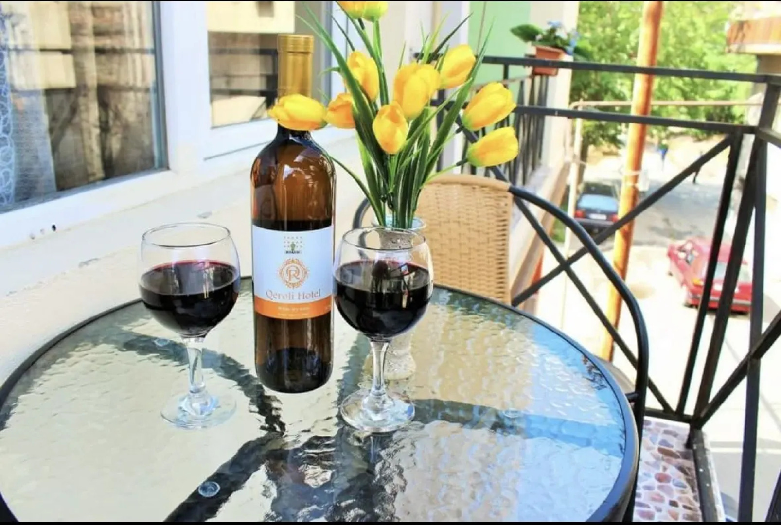 Отель Qeroli old town