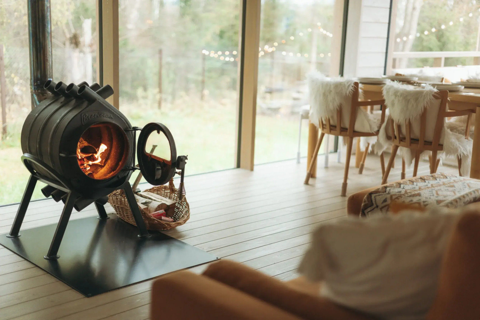 Частный дом с баней и чаном у воды и леса