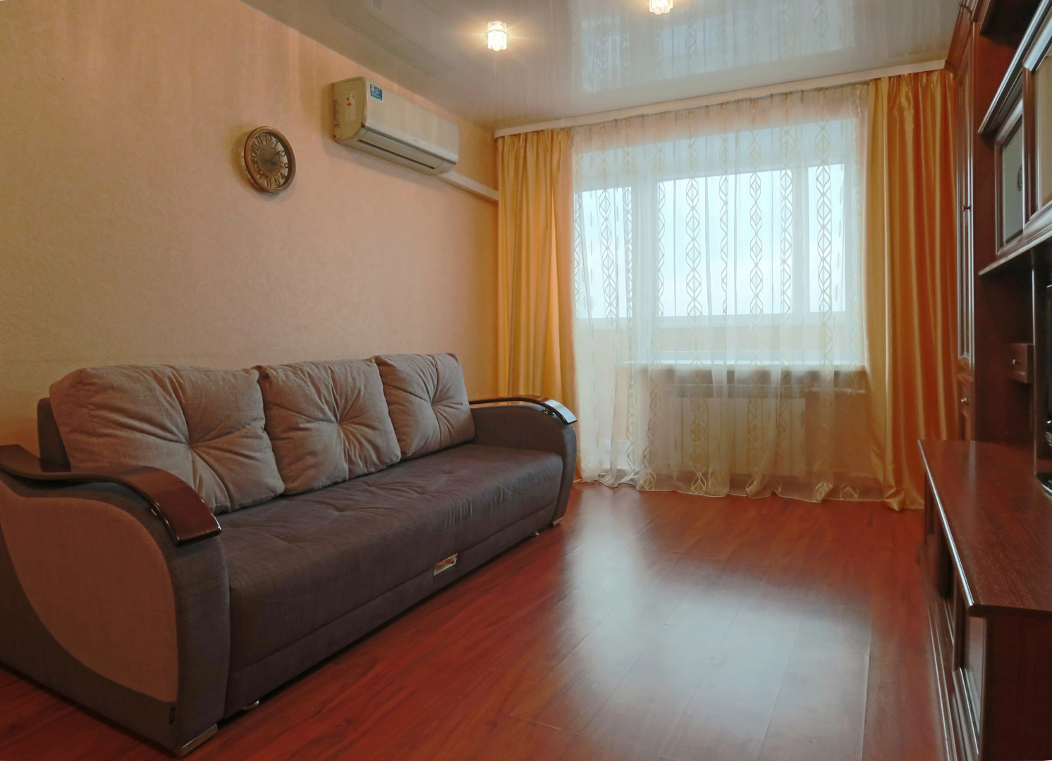 Апартаменты Granada Тихая уютная однокомнатная с шикарным видом на город и пруд