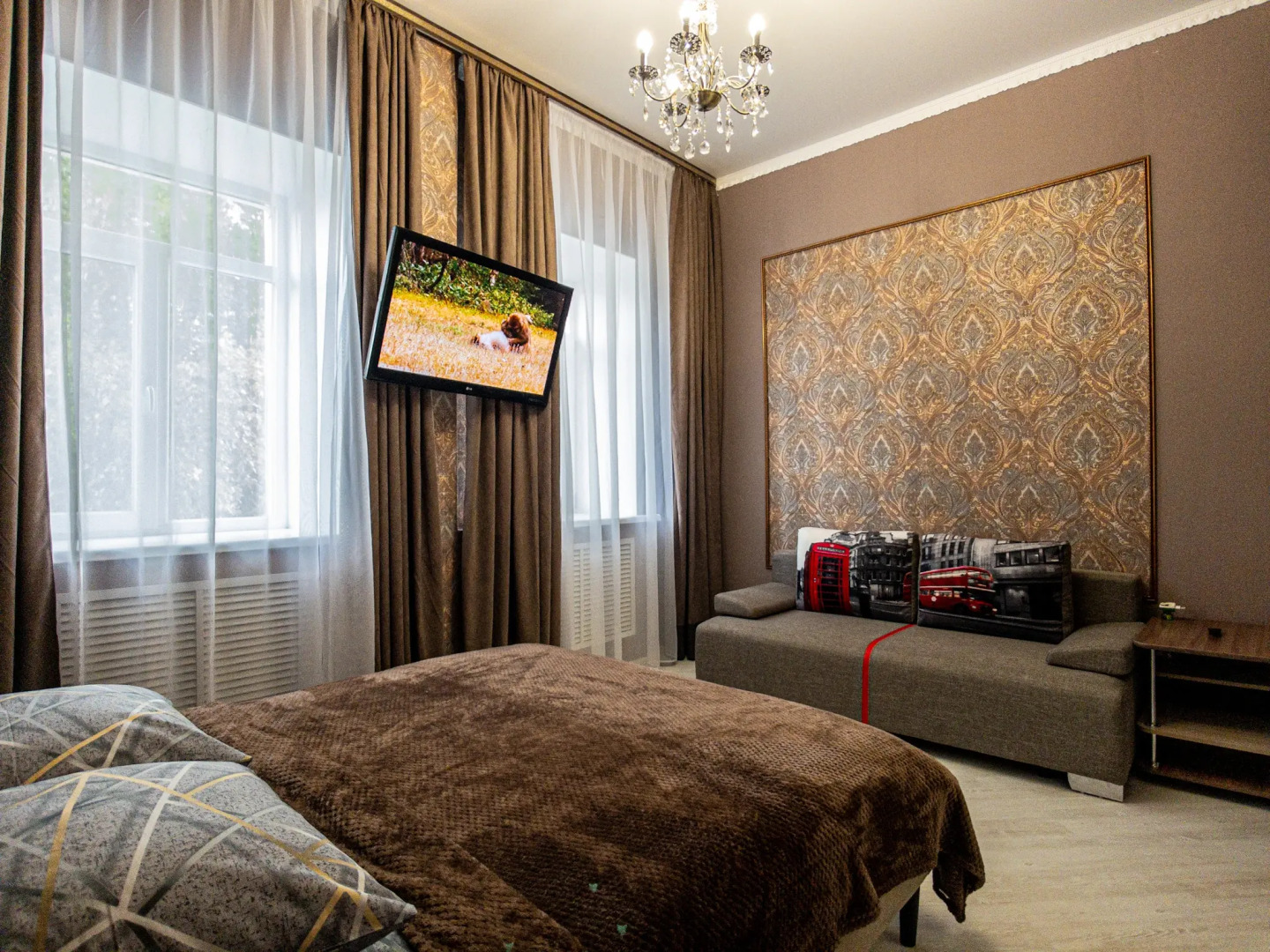 Апартаменты четырехкомнатные с видом на крепостную стену