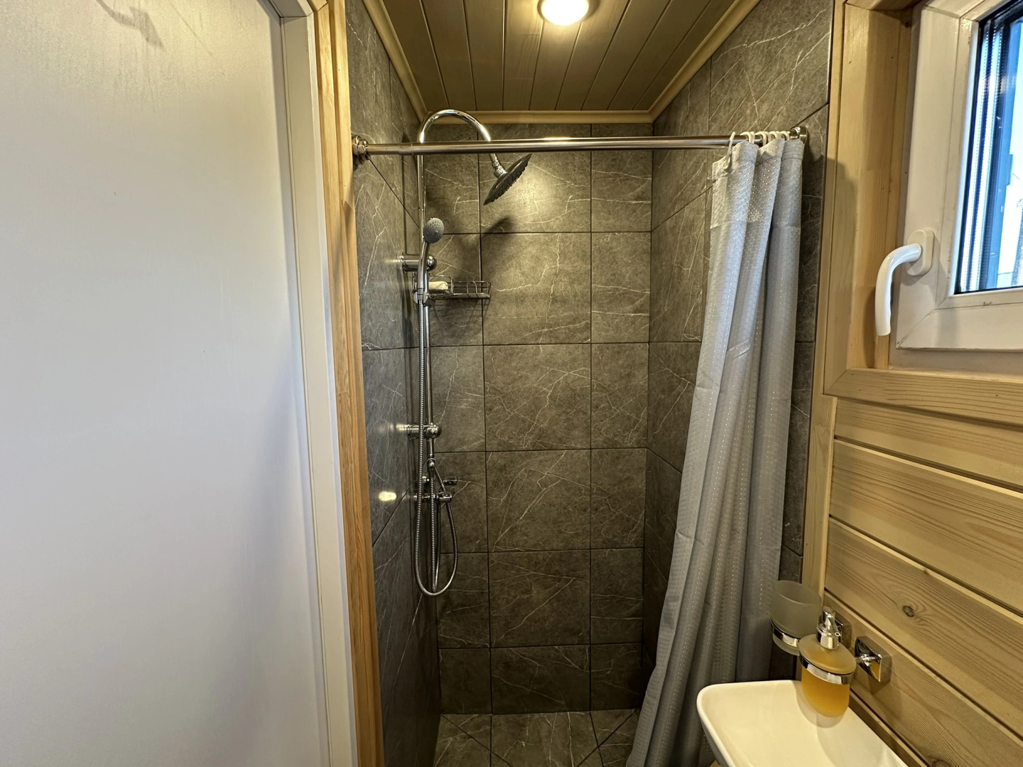 Частный дом Над Рекой