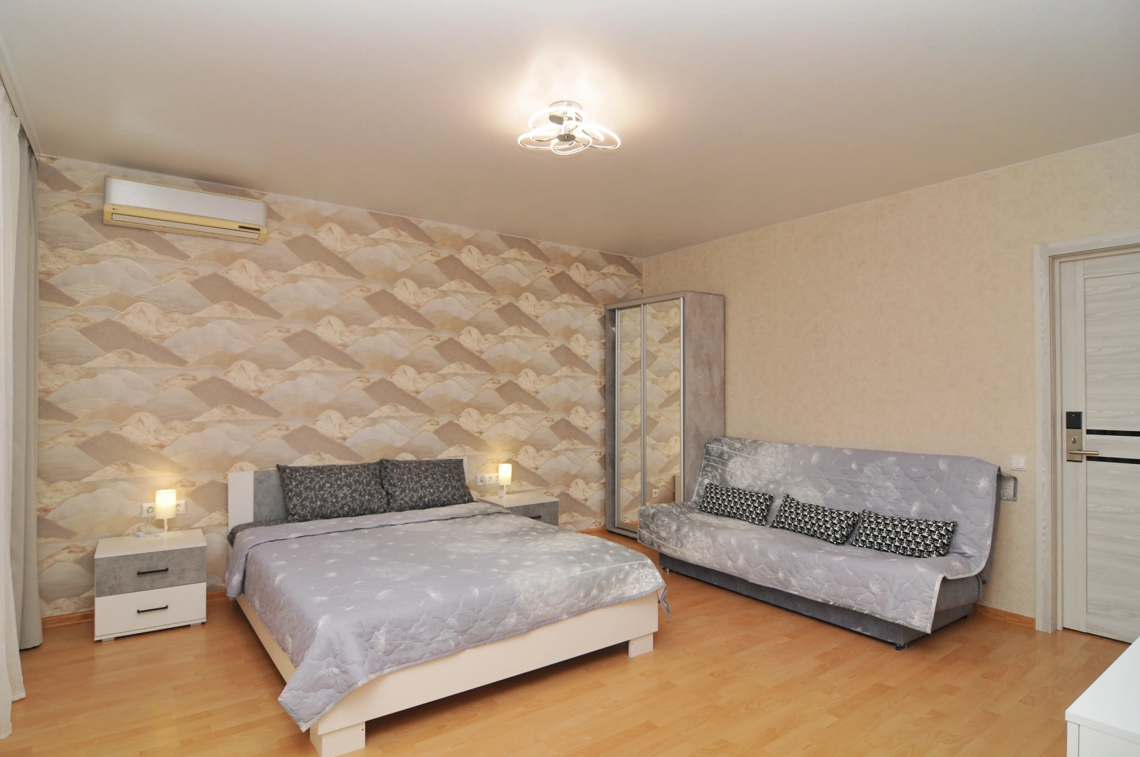 Апартаменты №8 Стандарт улучшенный, 2 линия, боковой вид на море (4чел)