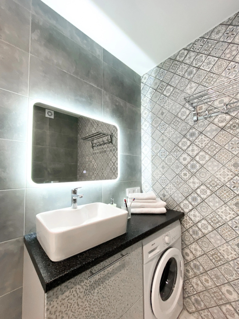 Апартаменты-студия 30 кв.м. с двуспальным диваном и балконом, с 3 по 6 этаж