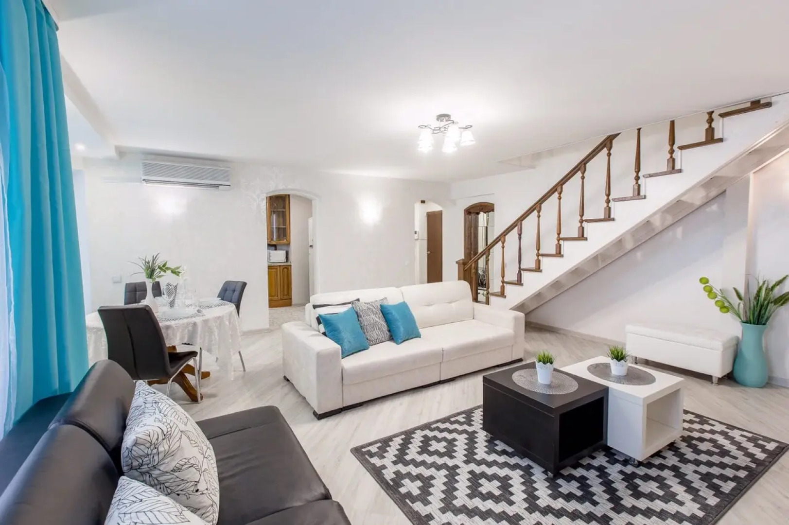 Апартаменты Четырехкомнатные с Видом на Набережную