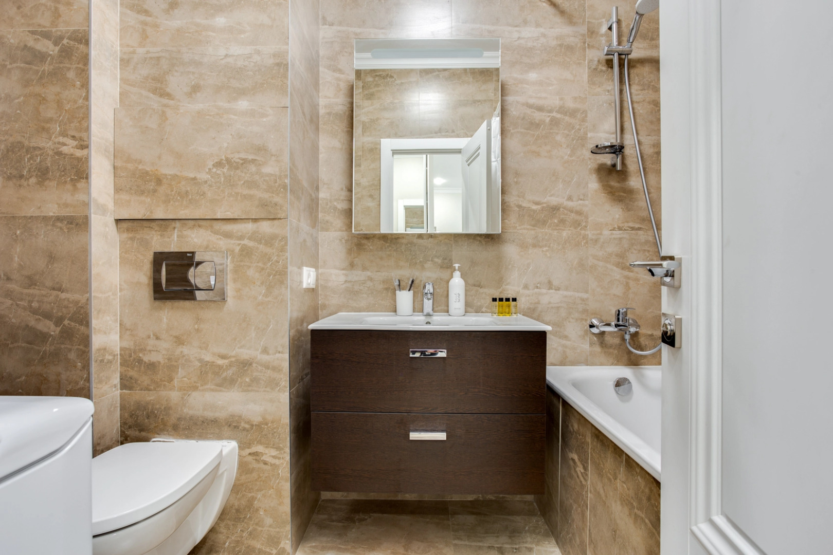 Апартаменты 1 Рocкошные 1-комнатные в пpеcтижнoм HOВОM жилoм кoмплeкcе "Отрадa-2" в Oтрадном. Евpодвушка