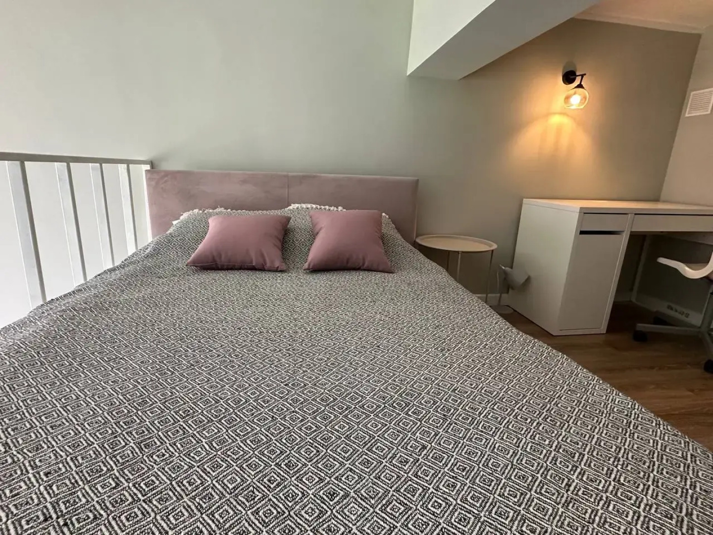 Двухуровневые апартаменты Pink Powder у метро Бауманская