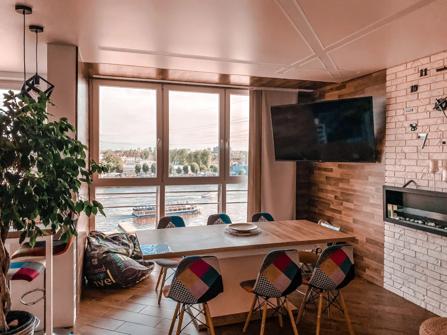 Апартаменты GEOMETRY - Просторная квартира с панорамным видом на реку в центре