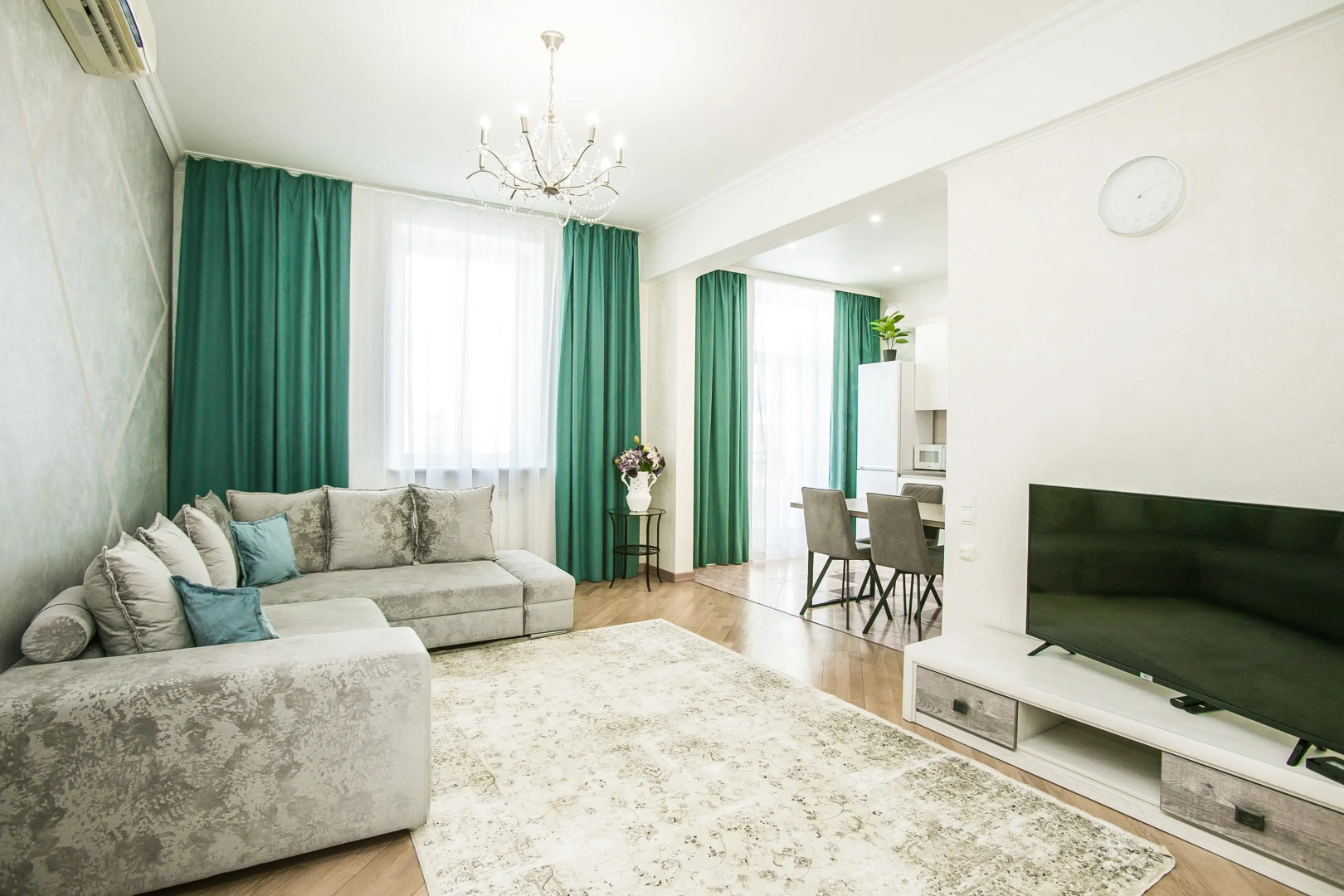 Апартаменты 3 комнатные Интернациональная 2 Центр города