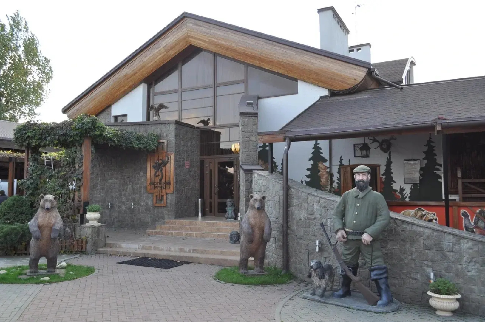Okhotnichiy Club