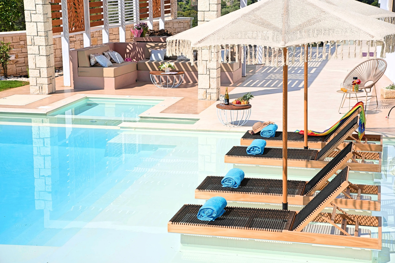 Вилла Blue Lake Heated Pool