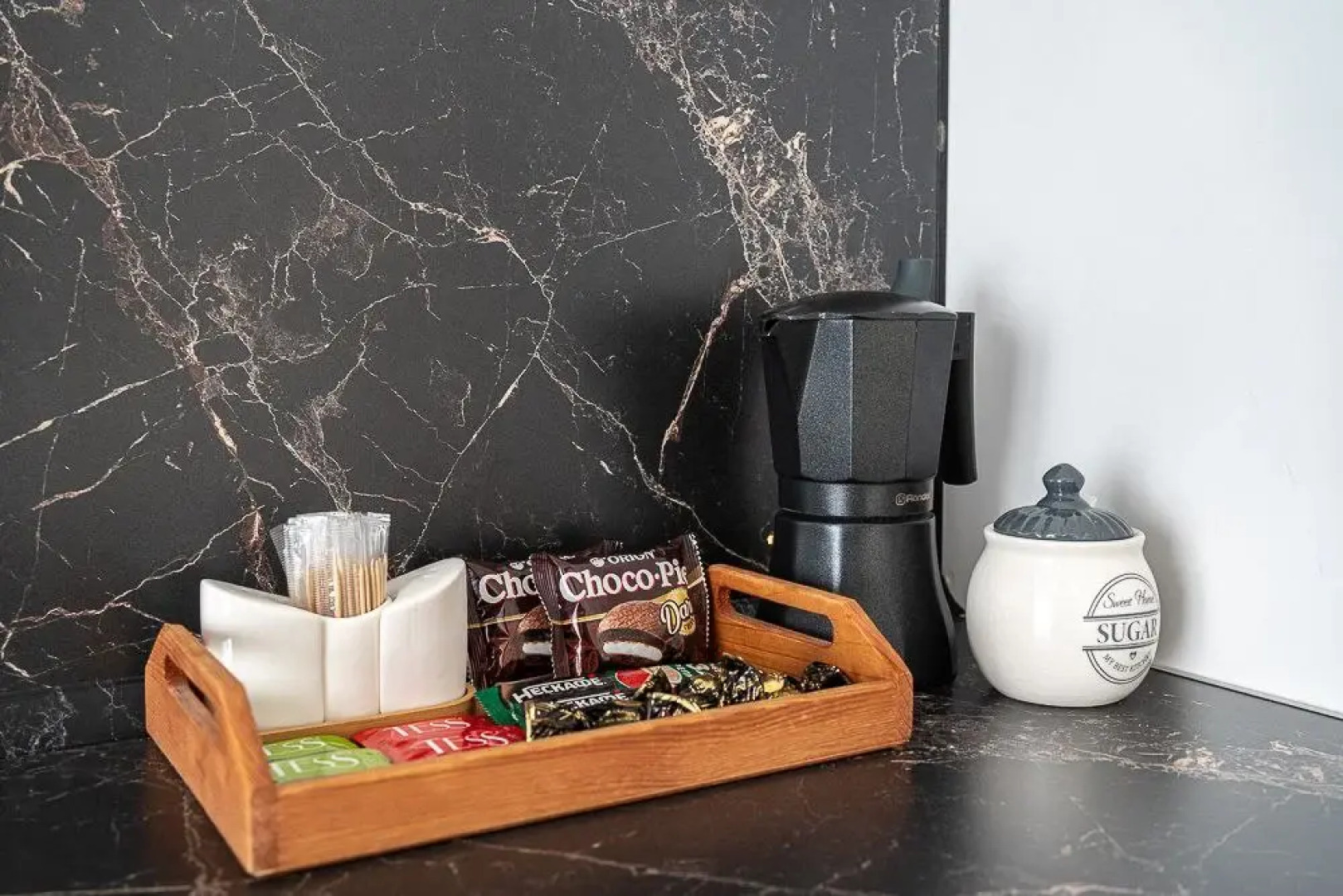 Апартаменты Monochrome от Сети Good Vibes Apartments