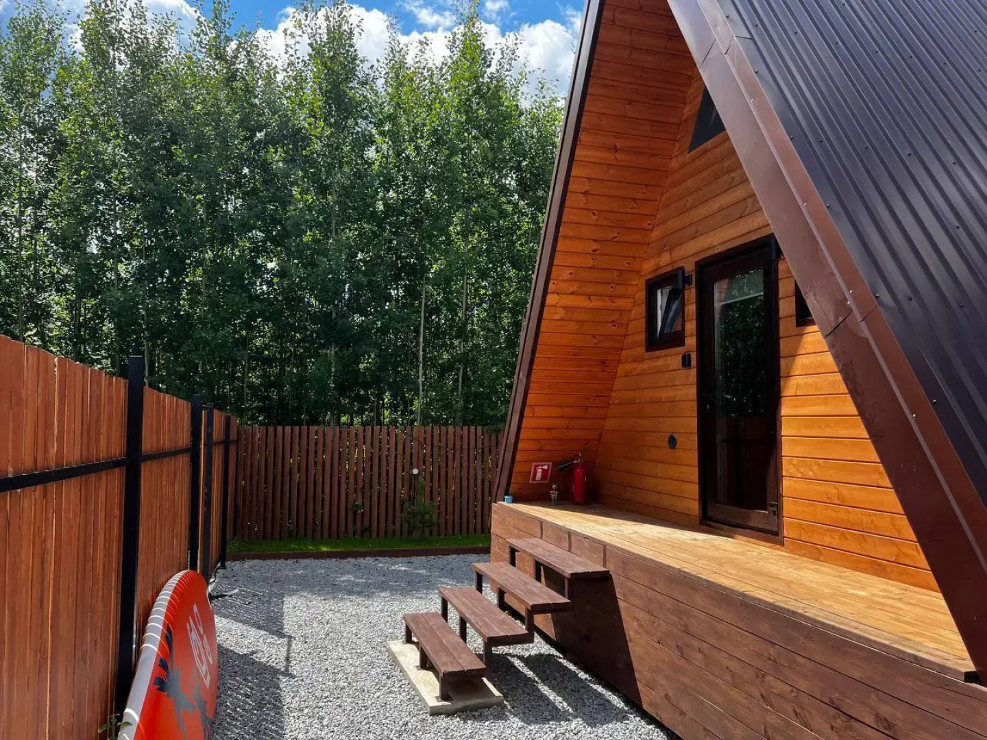 Частный дом в Стиле A-Frame на Берегу Озера