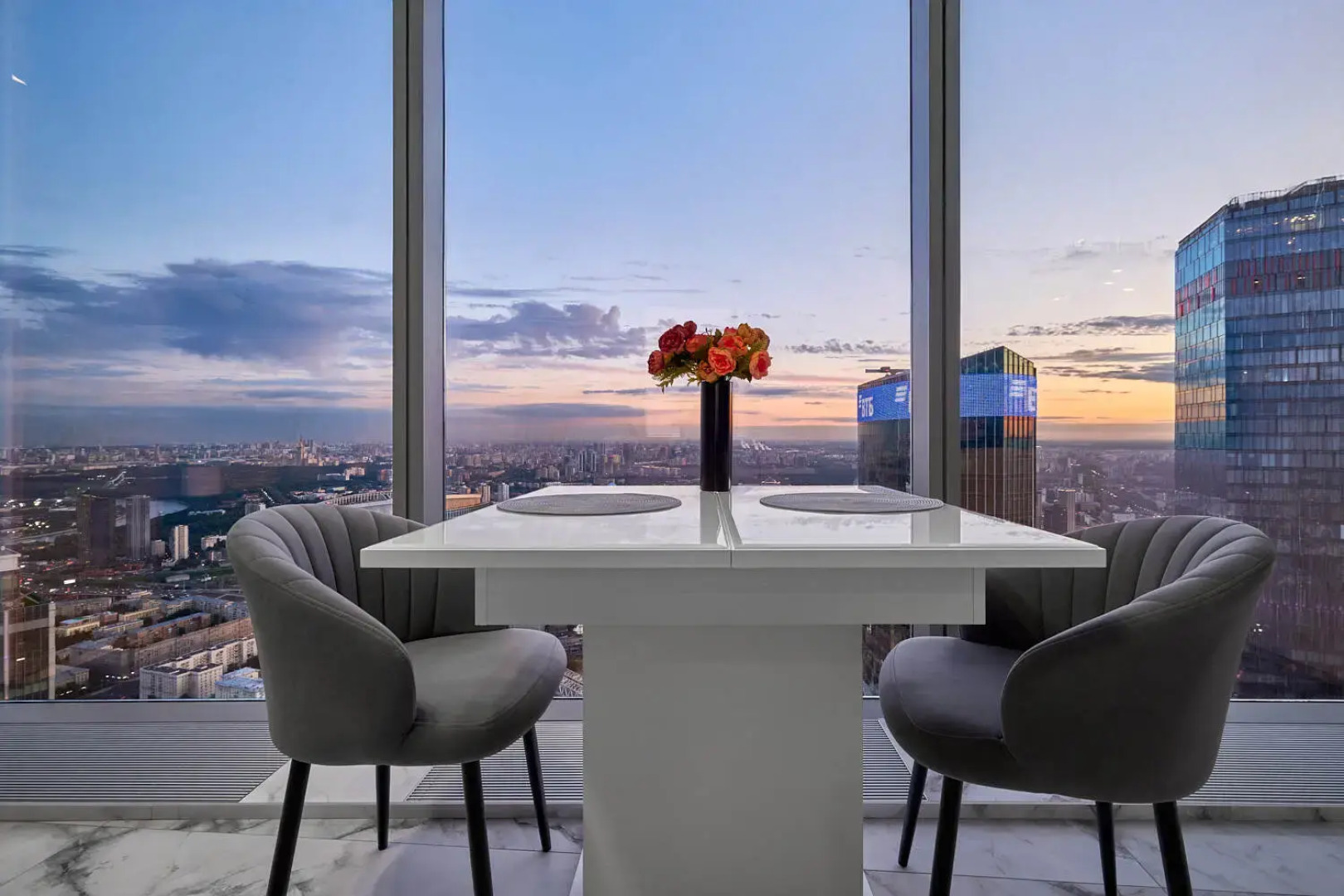 Апартаменты Sky City Moscow 80 этаж Вид на МГУ, Лужники, Парк победы, Воробьевы горы! Уникальный вид!