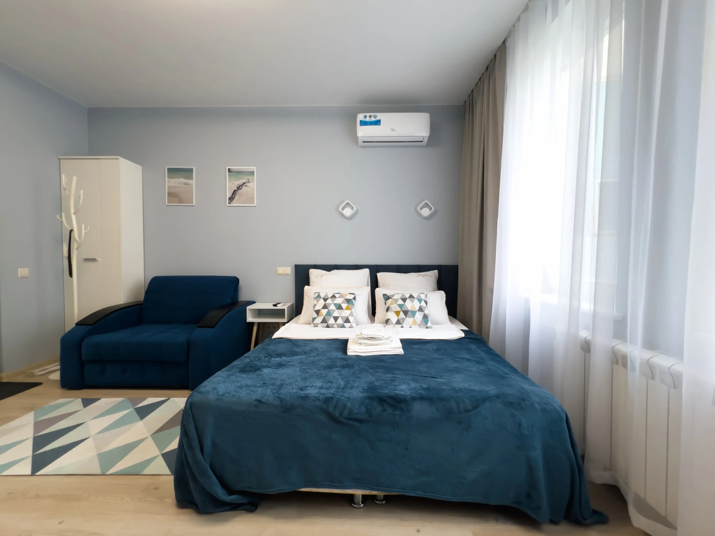 Квартира студия в голубых тонах