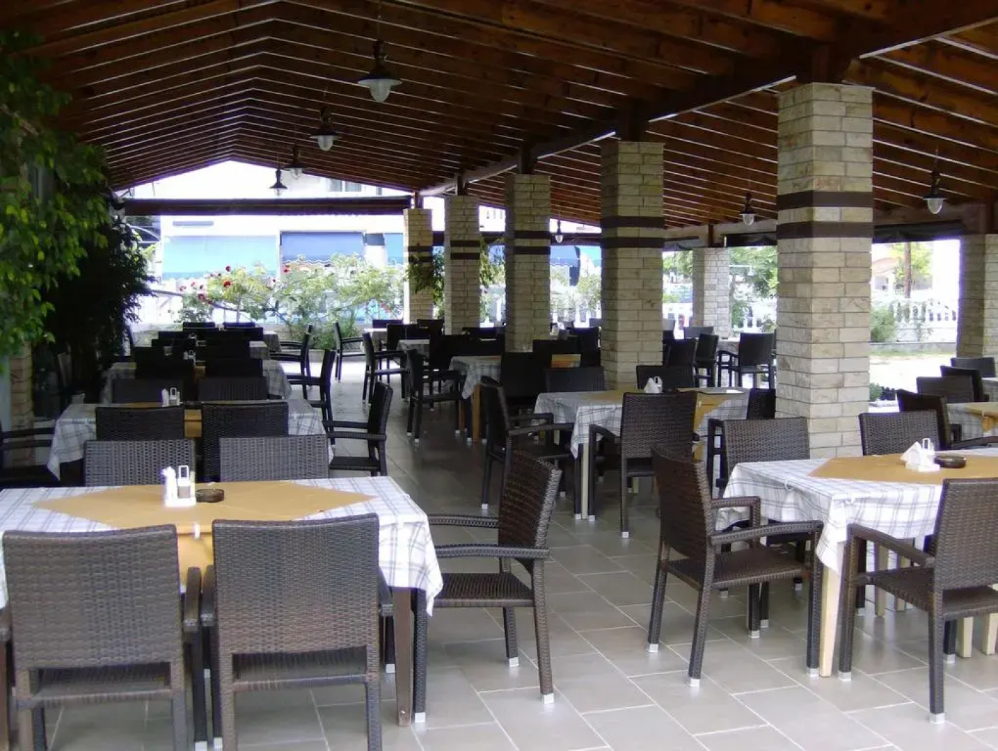 Отель Lefkes