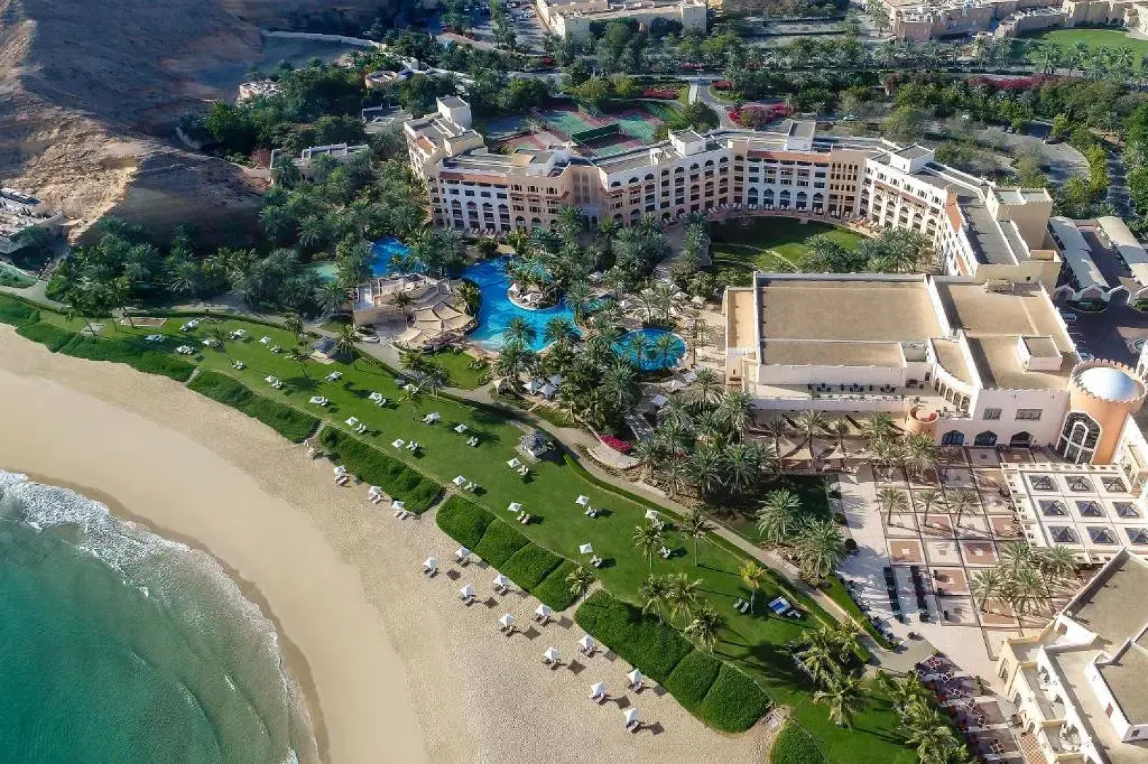 Курортный отель Shangri-La Barr Al Jissah