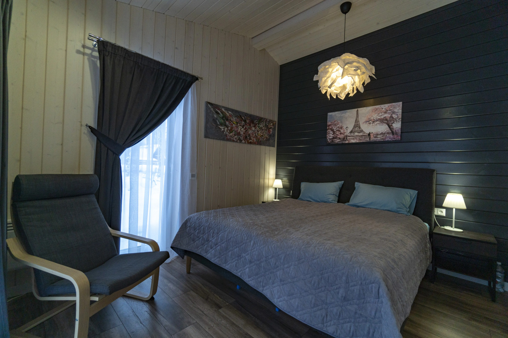 Дом Барнхаус у озера с панорамным остеклением