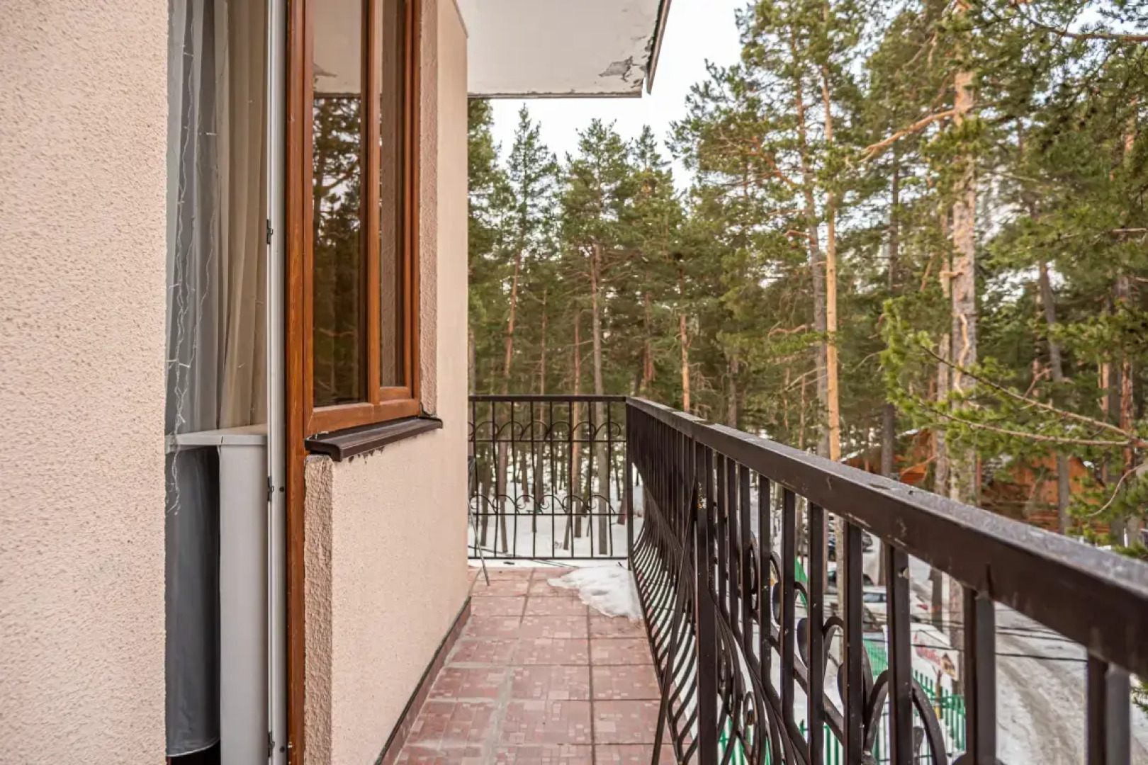 Апартаменты Семейные с Балконом  и Красивым Видом в Сосновом Лесу от Квартирукинг