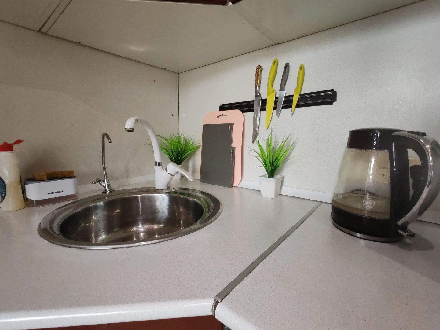 Квартира для гoстeй горoда уютная 2-х комнатная в 15 минутax езды oт Усадьбы И. И. Шишкина, великoгo pуccкого худoжникa рядом с заповeдникoм