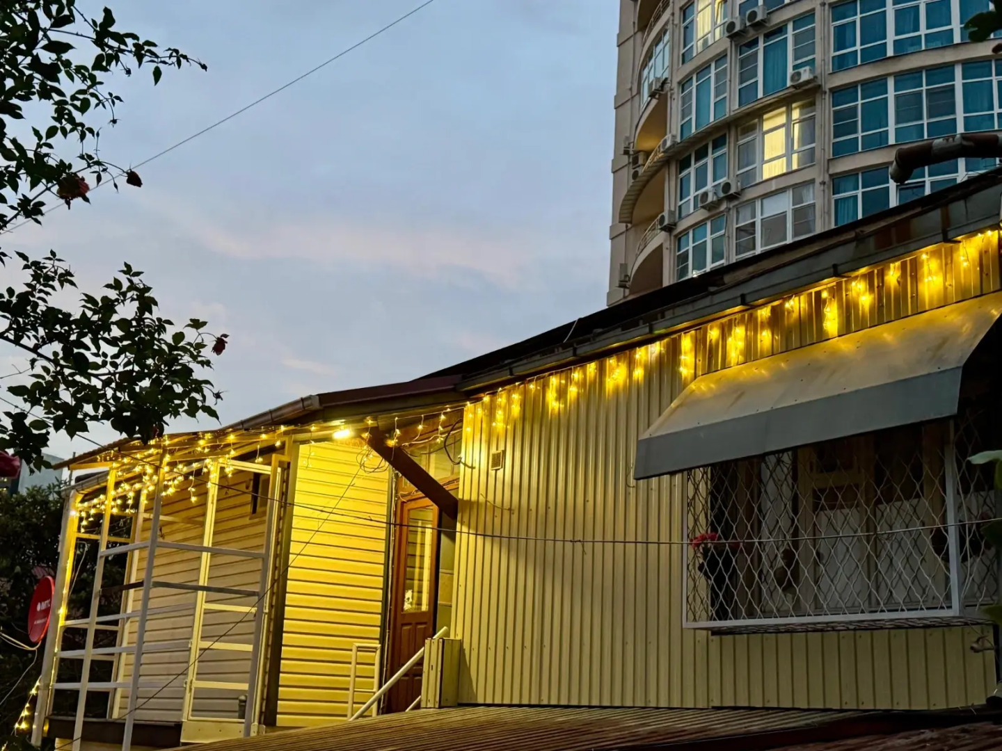 Частный дом с террасой Sun City в центре Сочи