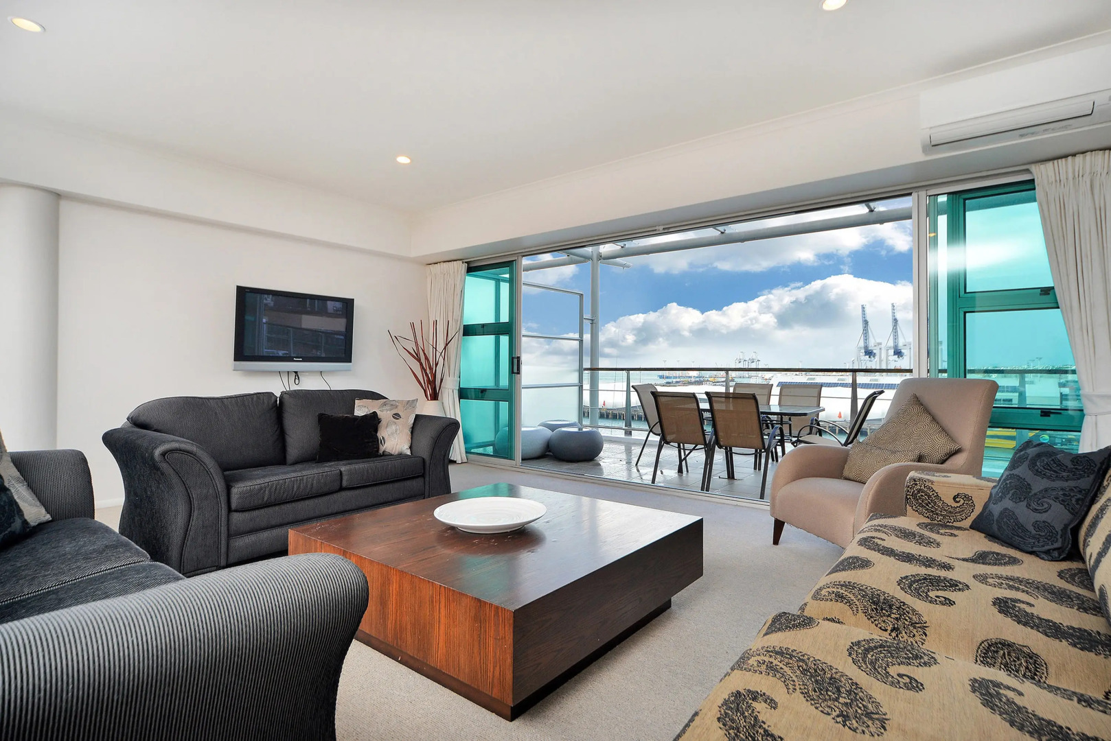 Апартаменты Waterfront Suites in the Heart of Auckland