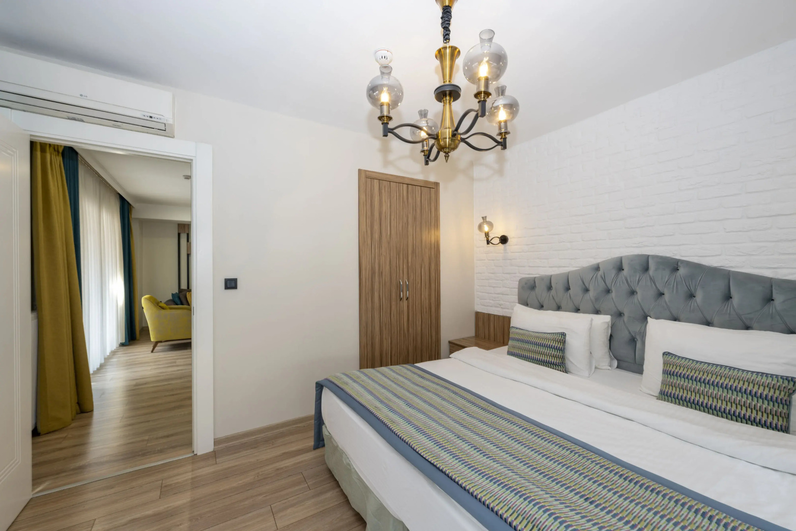 Отель The Marions Suite