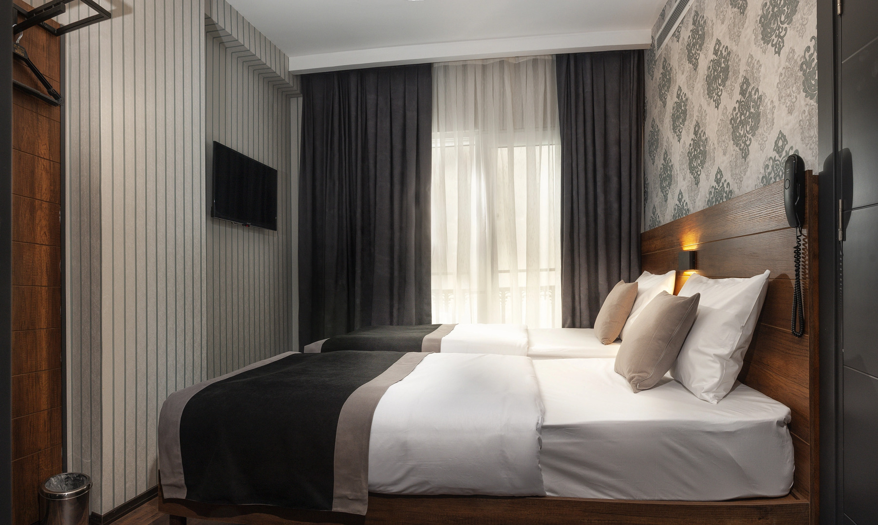 Отель Bossuite Business