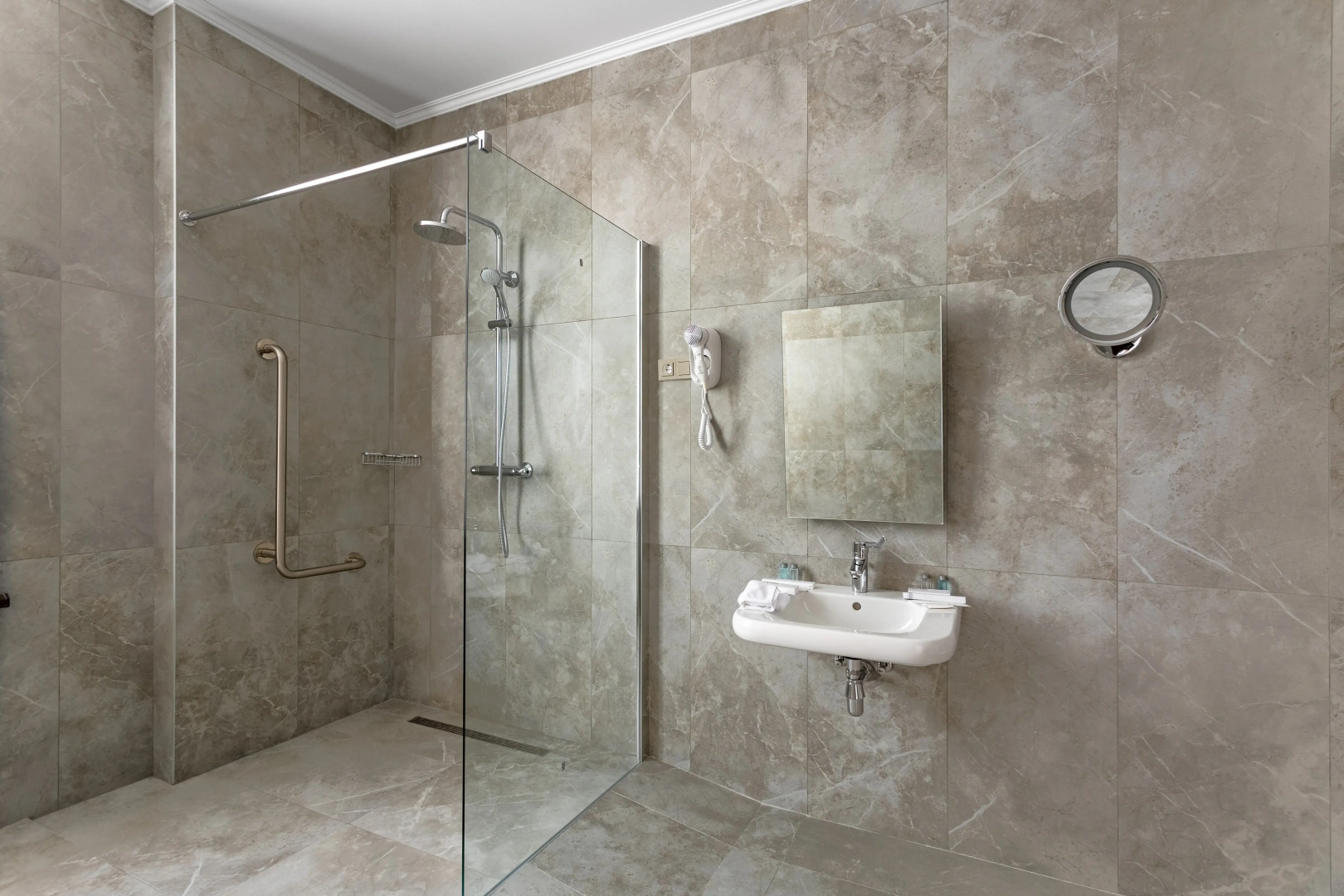 Отель Ирыстон