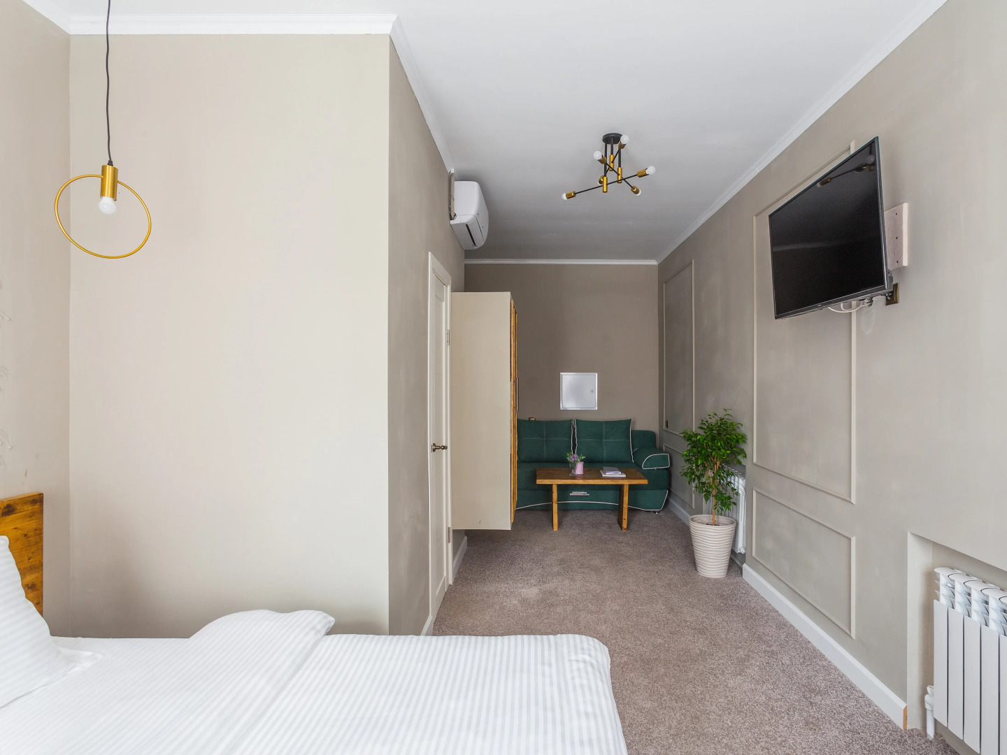 Отель Тихонов