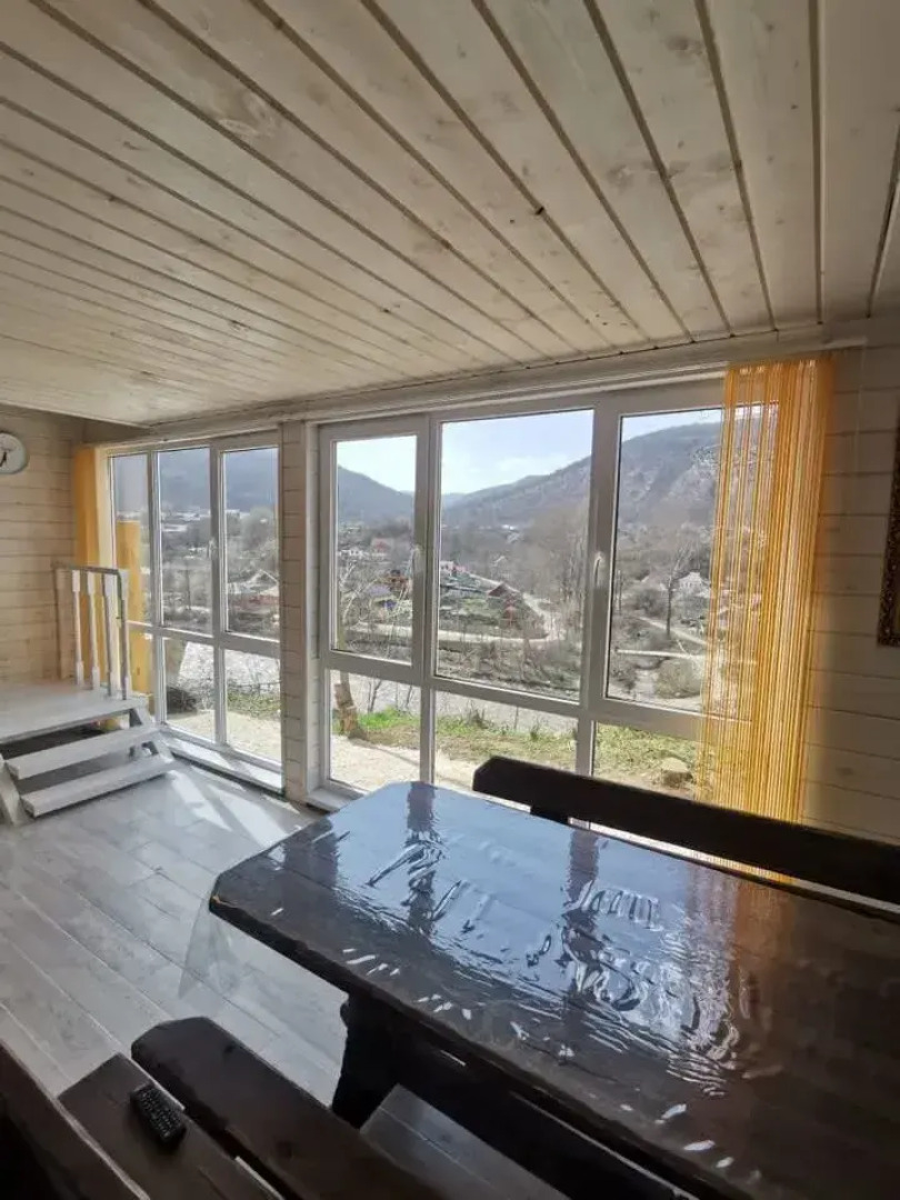 Частный дом с баней бассейном и мангалом на берегу реки