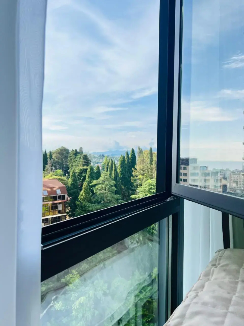 Апартаменты Студия с дизайнерским ремонтом с бассейном на крыше