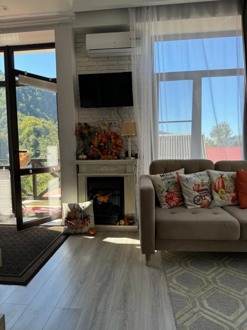 Квартира Стильная солнечная на Плотинной 2