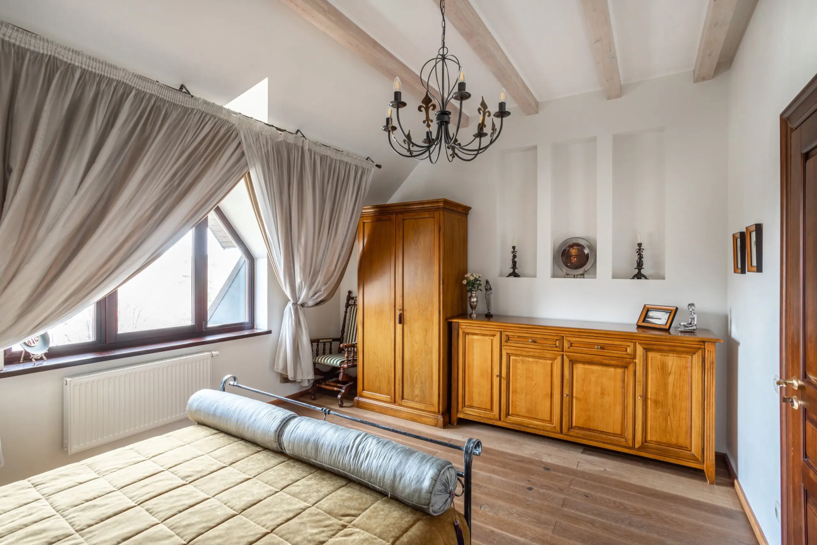 Квартира трёхкомнатная BookingApart с дизайнерским ремонтом в самом центре Светлогорска