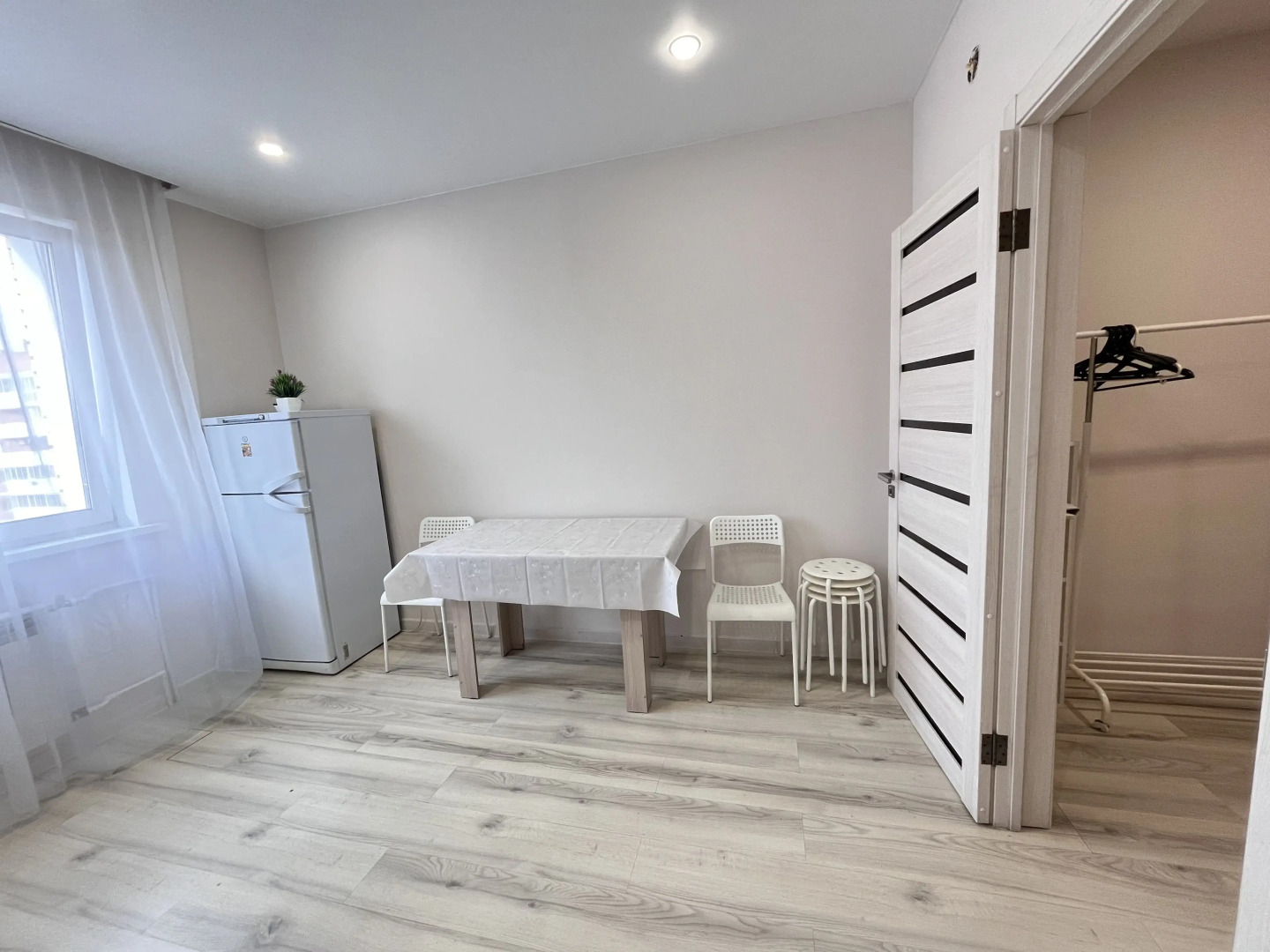 Новая большая двухкомнатная квартира на Площади Советов