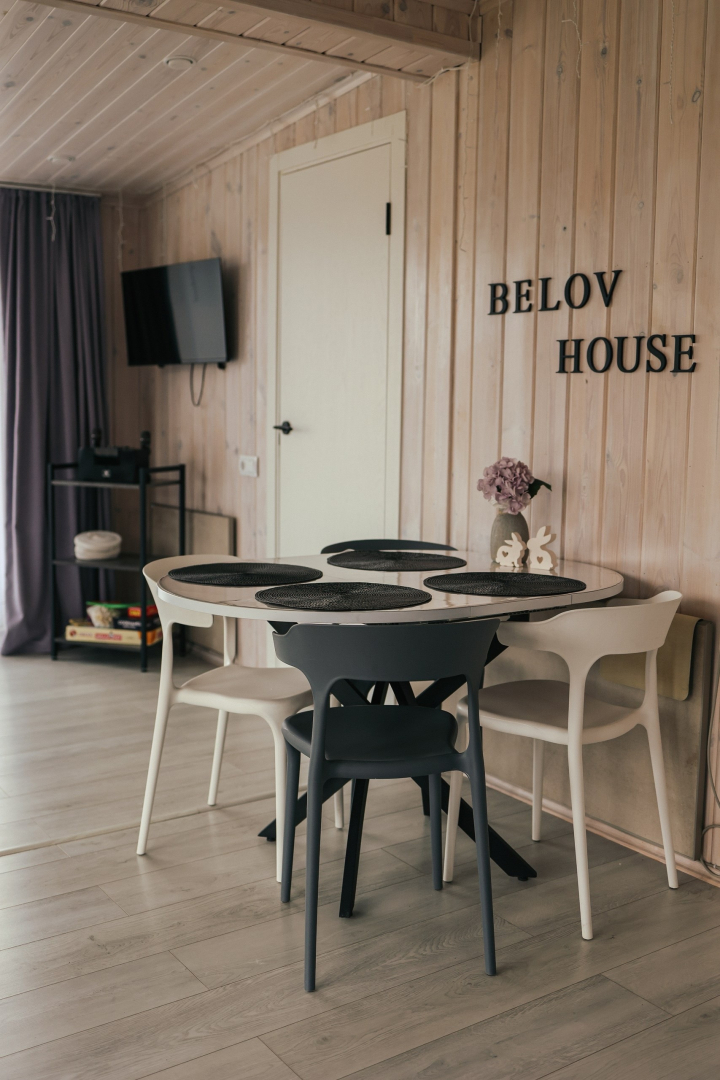 Частный дом  Belov House  с панорамным остеклением у леса