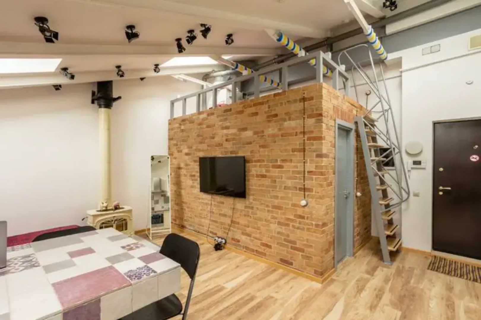 Apartments Лофт с Белым Камином