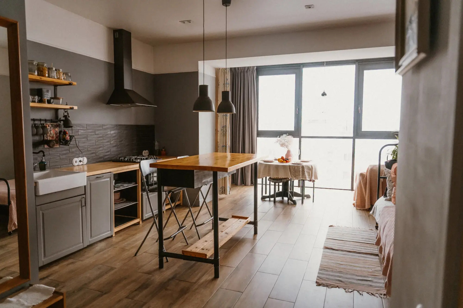 Апартаменты Дизайнерские с Панорамными Окнами