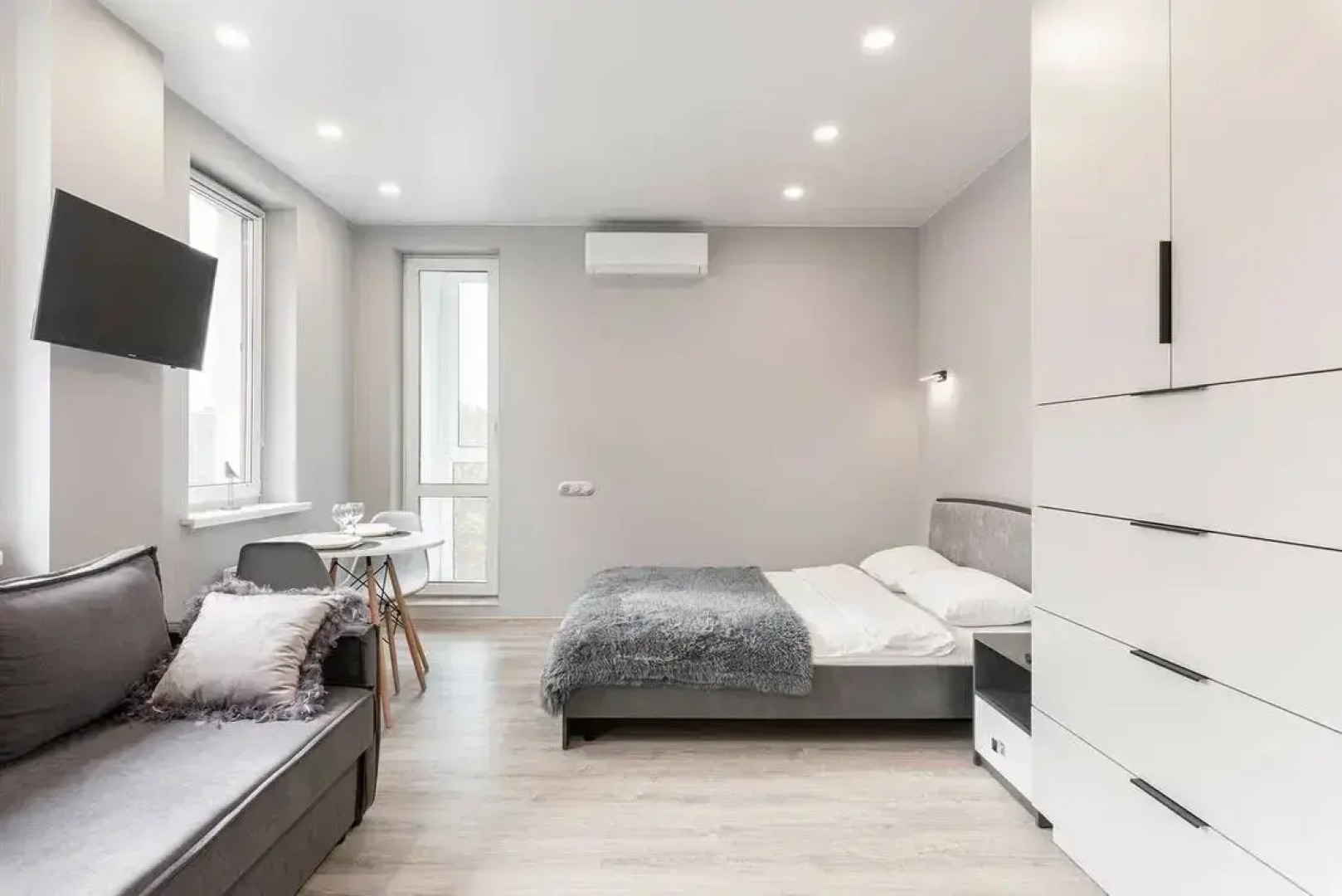 Апартаменты Дизайнерская Студия Паула с видом на парк Челюскинцев