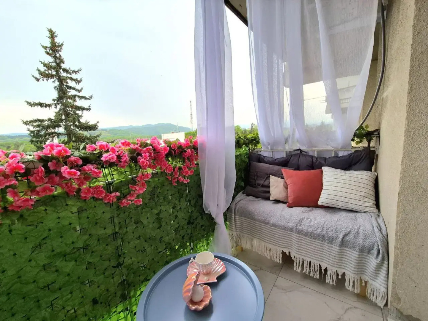 Квартира Однокомнатная Прованс с видом на горы с балкона