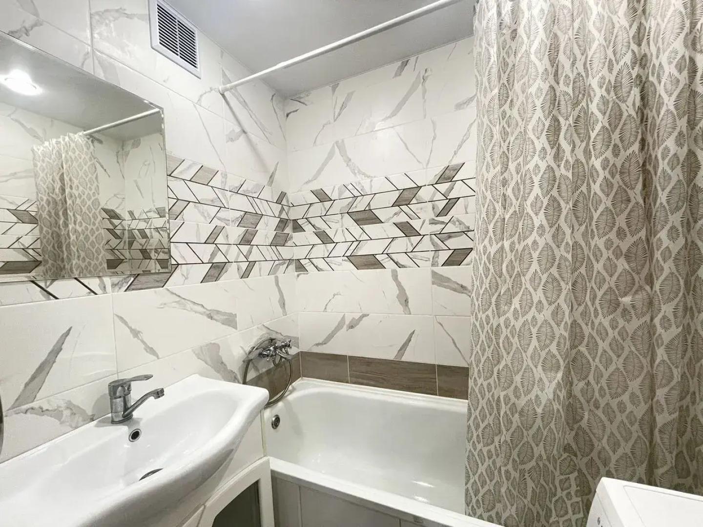 Квартира на улице Братьев Жабровых 3