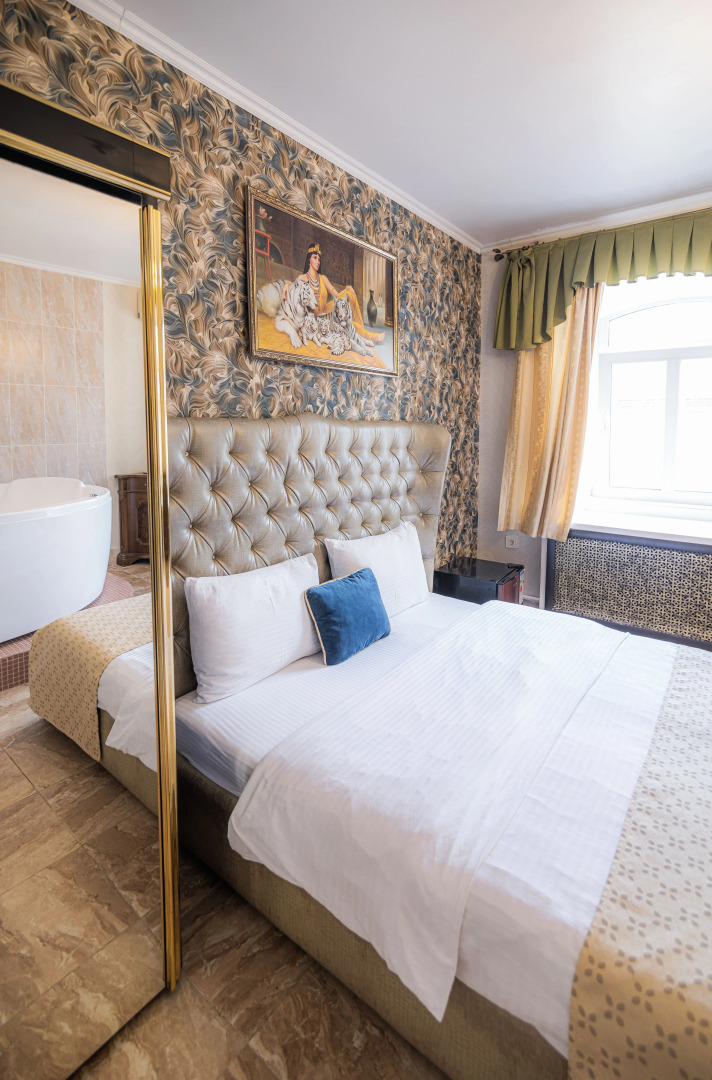 Отель Ист-Вест