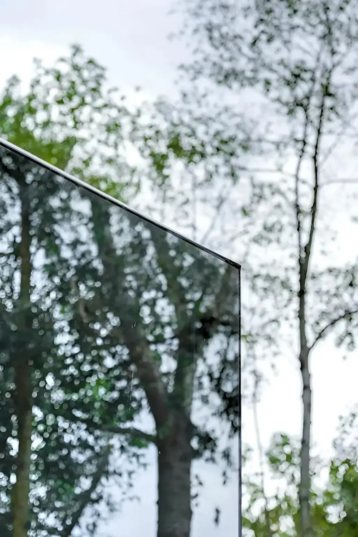 Частный Дом на Берегу Реки с Авторским Дизайном