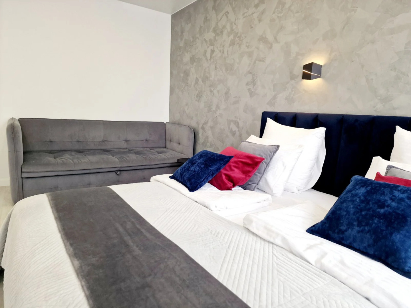 Апартаменты Люкс в центре Верхнее озеро, новый дом, Колибри#88А