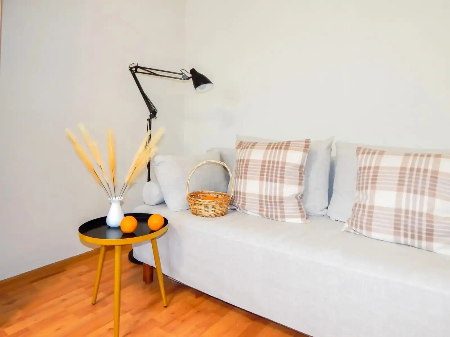 Апартаменты «Home Vita» – яркая двухкомнатная квартира с балконом