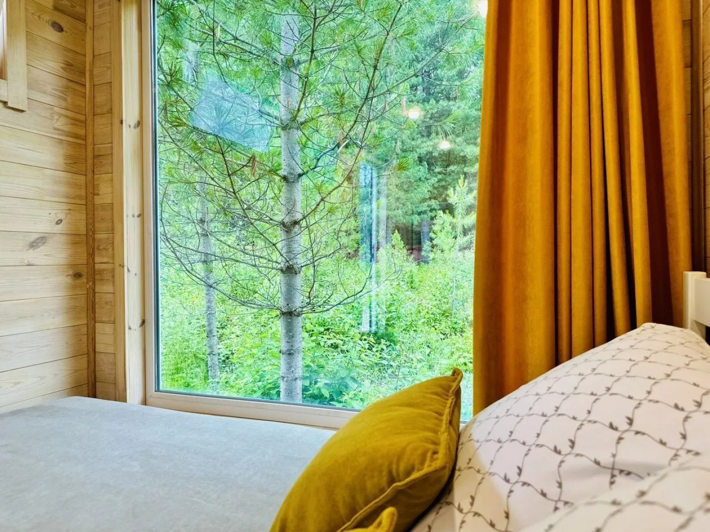 Частный Дом в Окружении Кедpового Леса со Своей Террасой и Мангальной Зоной