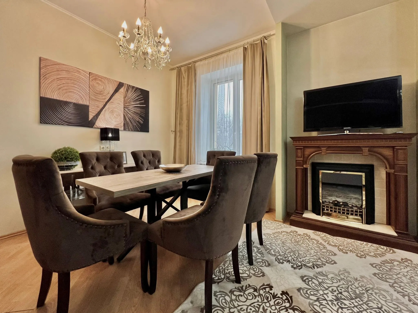 Апартаменты ЦЕНТР Свердлова 24 Трехкомнатная