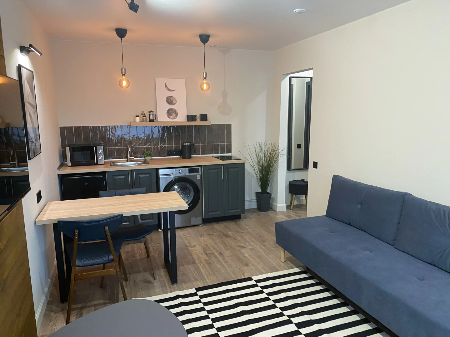 Апартаменты Unique Apart Юпитер рядом с Мариинским театром, КемГУ и Филармонией на Красной 12