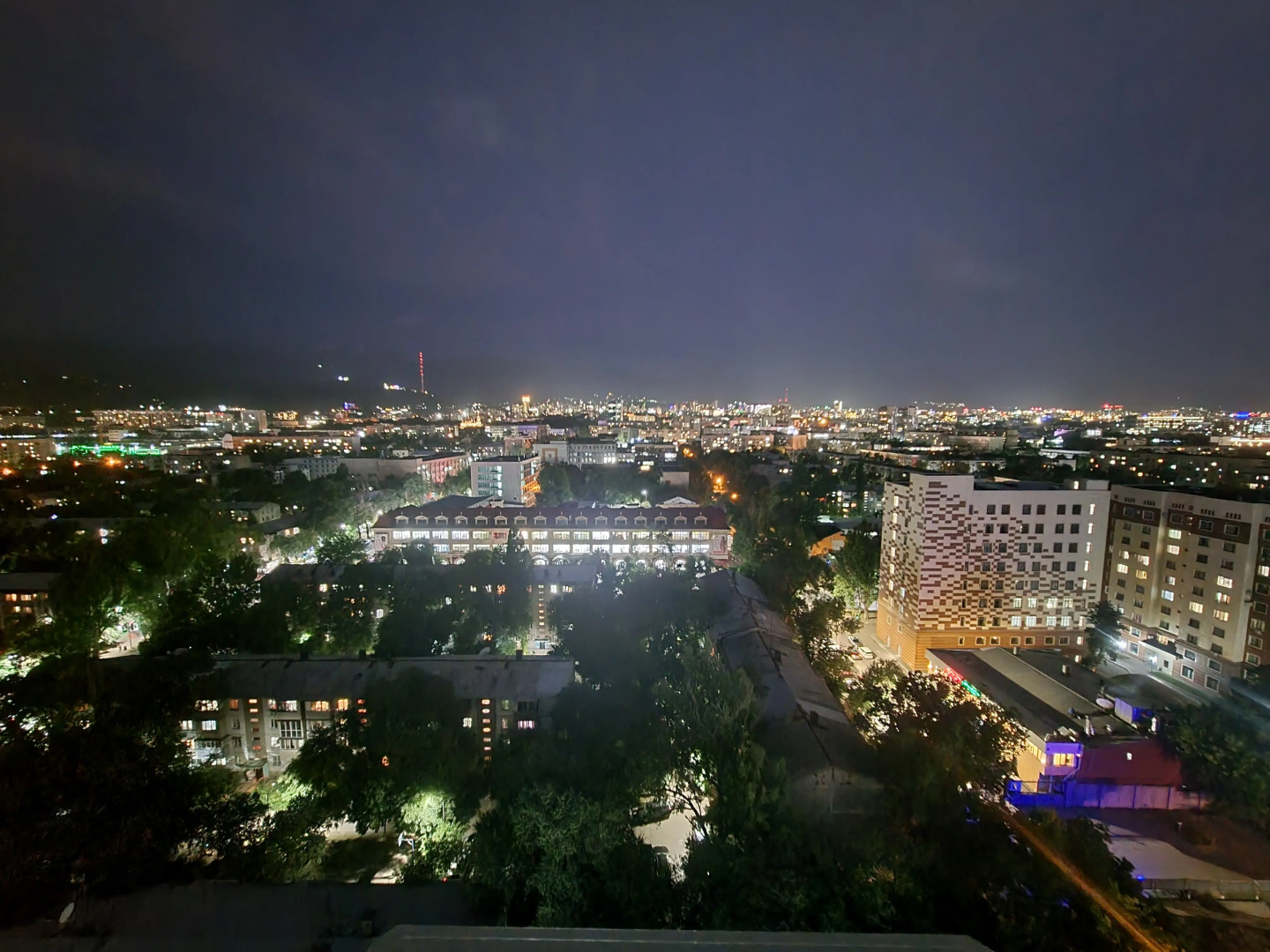 Апартаменты 13 Самый центр. Вид на город и горы. Идеально для командированного и туриста.