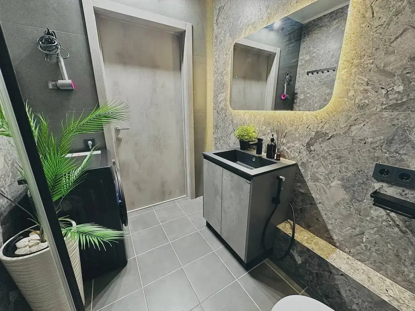 Квартира Поделам Просторная  с видом на озеро